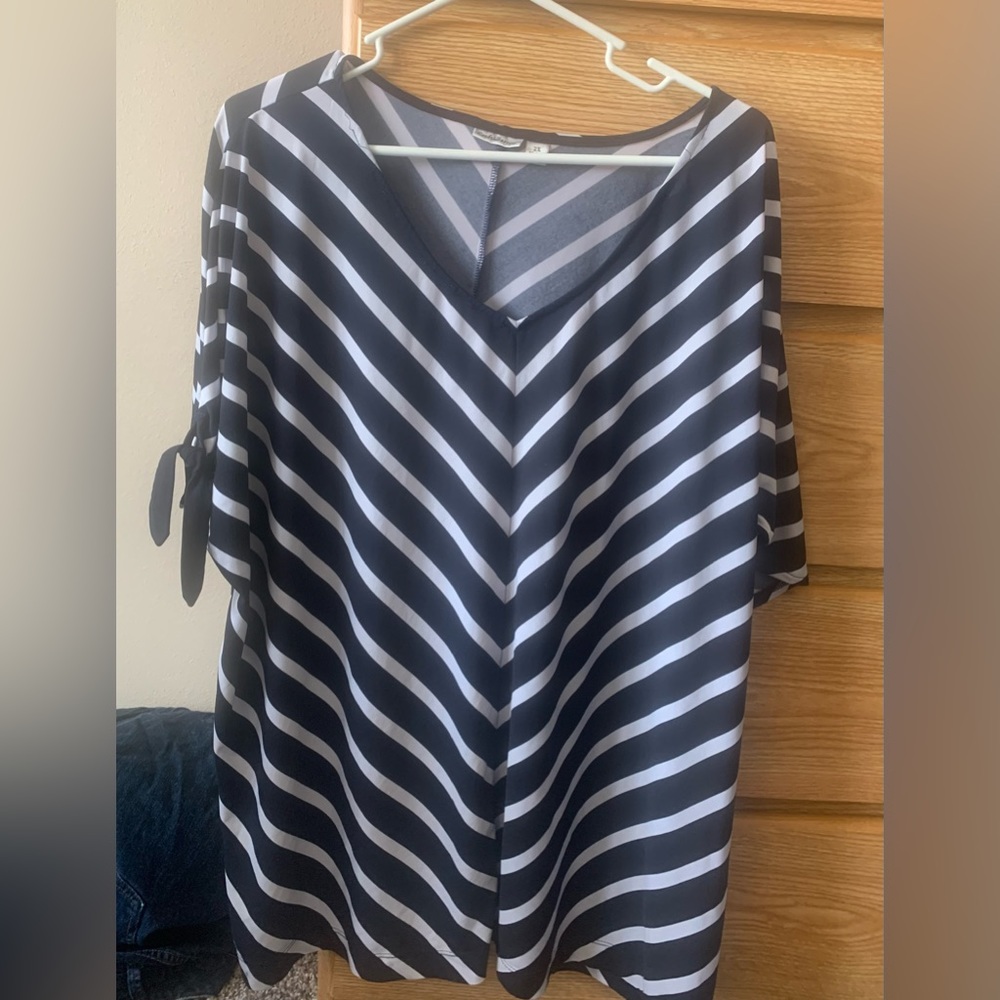 Navy white striped top